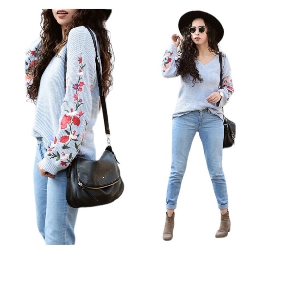 AMERICAN EAGLE OUTFITTERS Oversized Floral Sleeves V-neck Sweater Size Medium - Picture 1 of 5